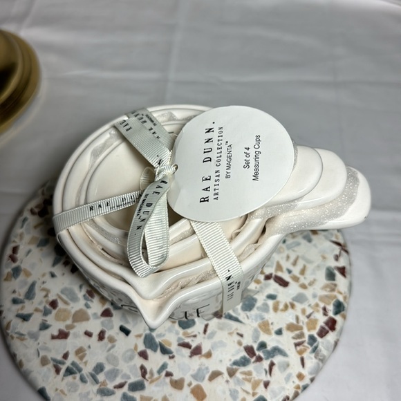 Rae Dunn measuring cups with handle - Picture 2 of 7